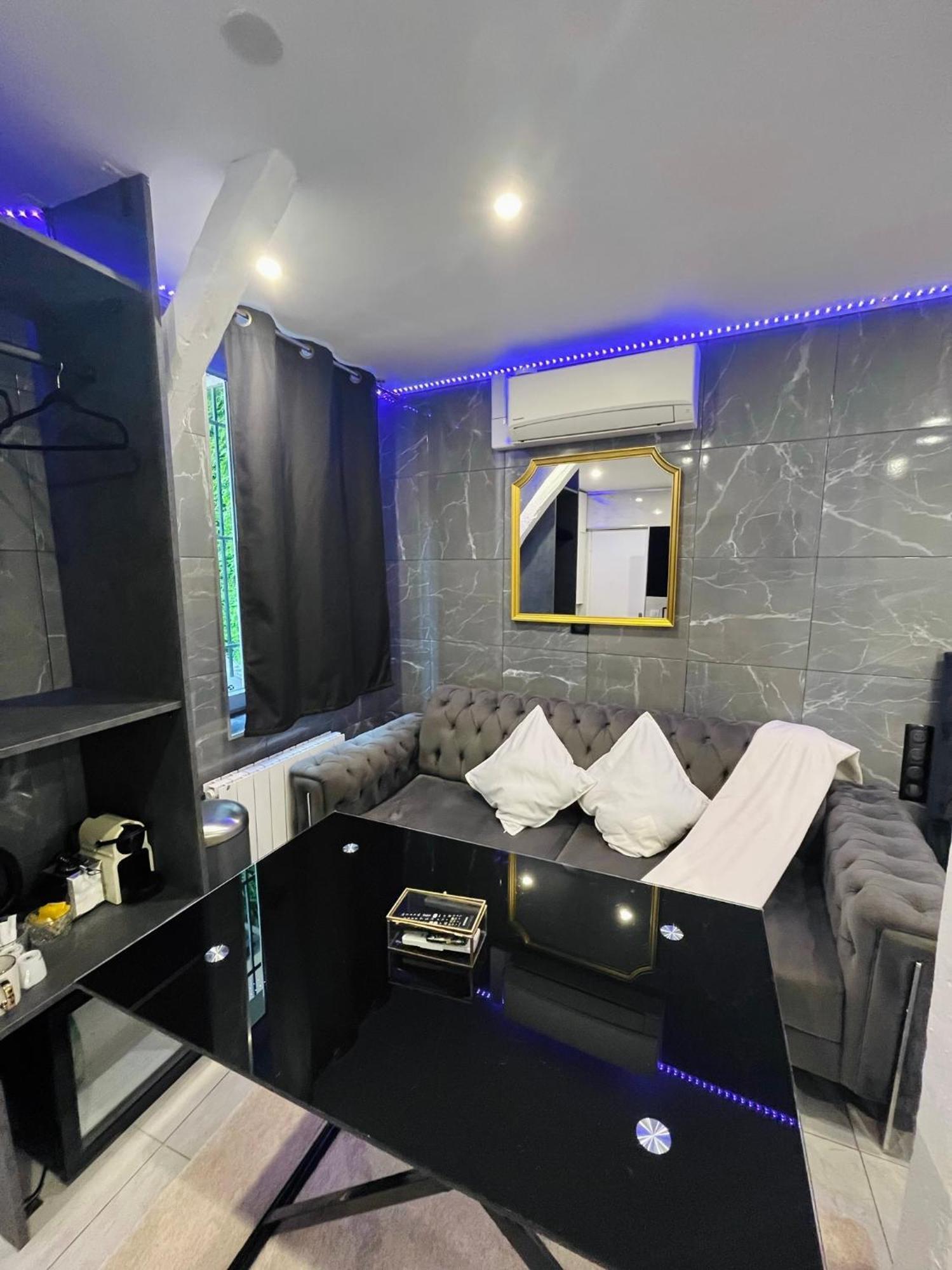 Room & Jacuzzi - Stade De France Saint-Denis  Exterior foto